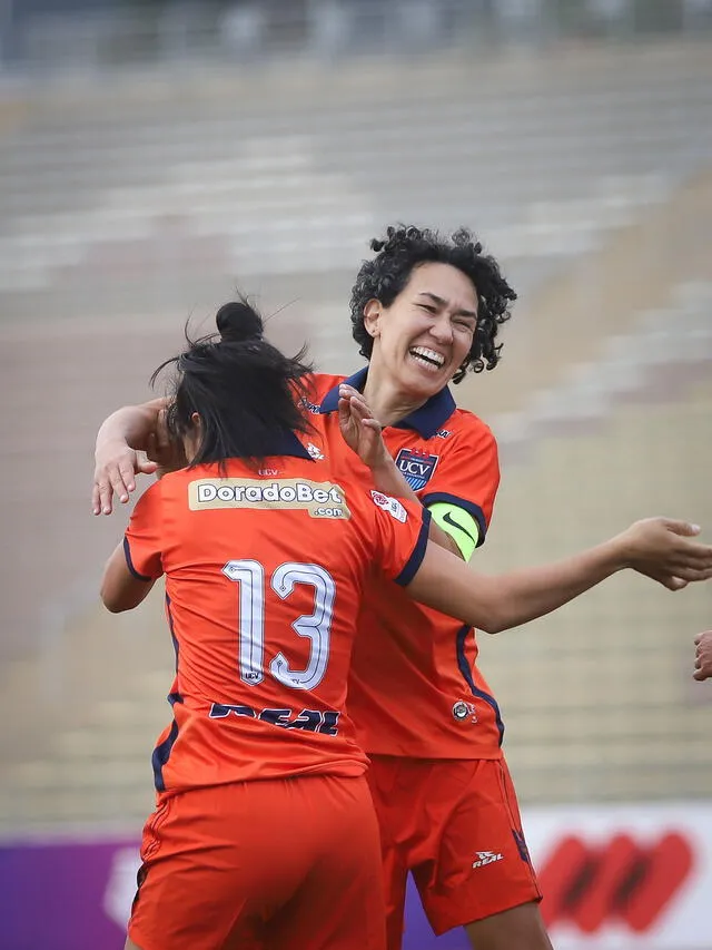 Dávila lleva la número 22 en la UCV. Acá celebra un gol con una de sus compañeras. Foto: Liga Femenina FPF