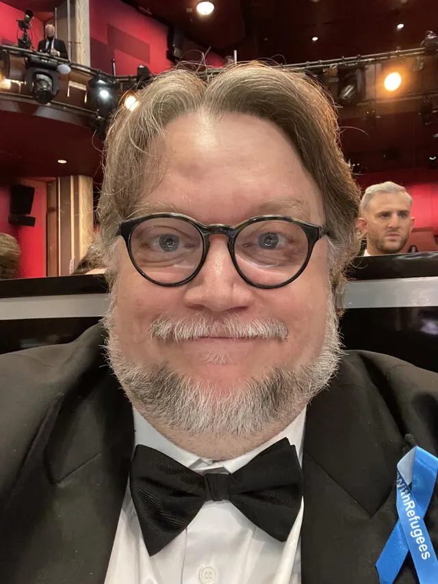Selfie de Guillermo del Toro en los Oscar 2022. Foto: Twitter/@RealGDT