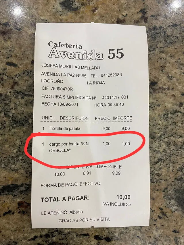 Comensal muestra que le cobraron 1€ extra por pedir que su tortilla de papas no tenga cebolla