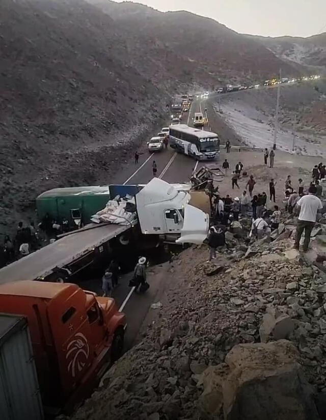 Choque. Otro accidente ocurrió en el ingreso a Arequipa. Foto: La República Choque. Otro accidente ocurrió en el ingreso a Arequipa. Foto: La República