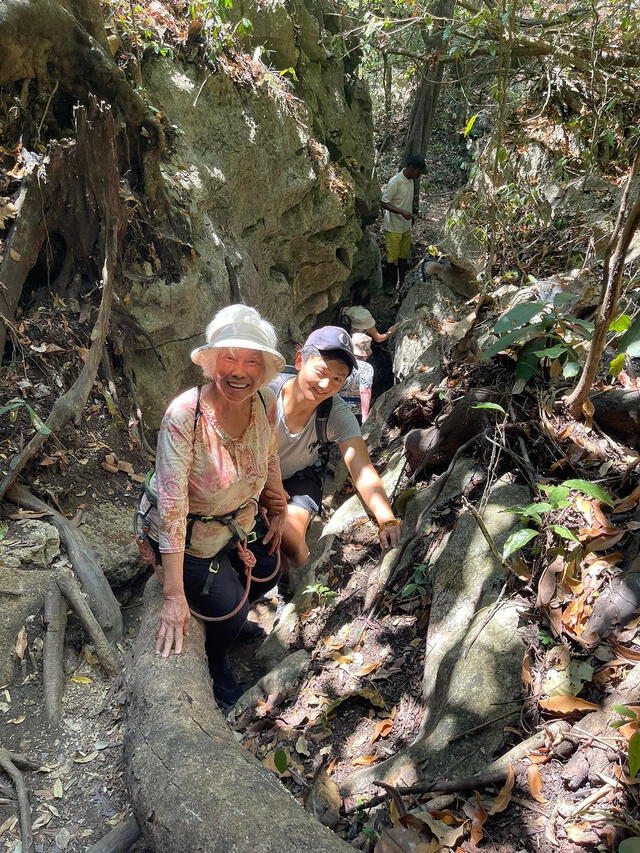 A pesar de tener casi 80 años, Luisa Yu se aventuró a conocer desafiantes destinos. Foto: @luisa_yu14/Instagram