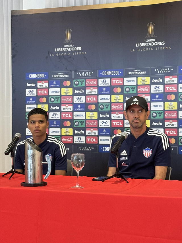 Arturo Reyes junto con José Enamorado durante conferencia de prensa. Foto: X/Vanessa Almenara   