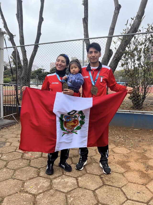 Mary Luz Andía siempre viaja con su hija a las distintas competencias. Foto: Facebook/Mary Luz Andía.   