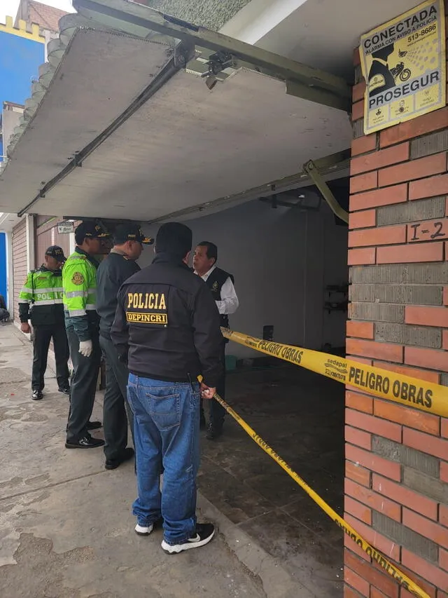 Policías resguardaron la zona para evitar algún contratiempo. Foto: Rosario Rojas - LR   