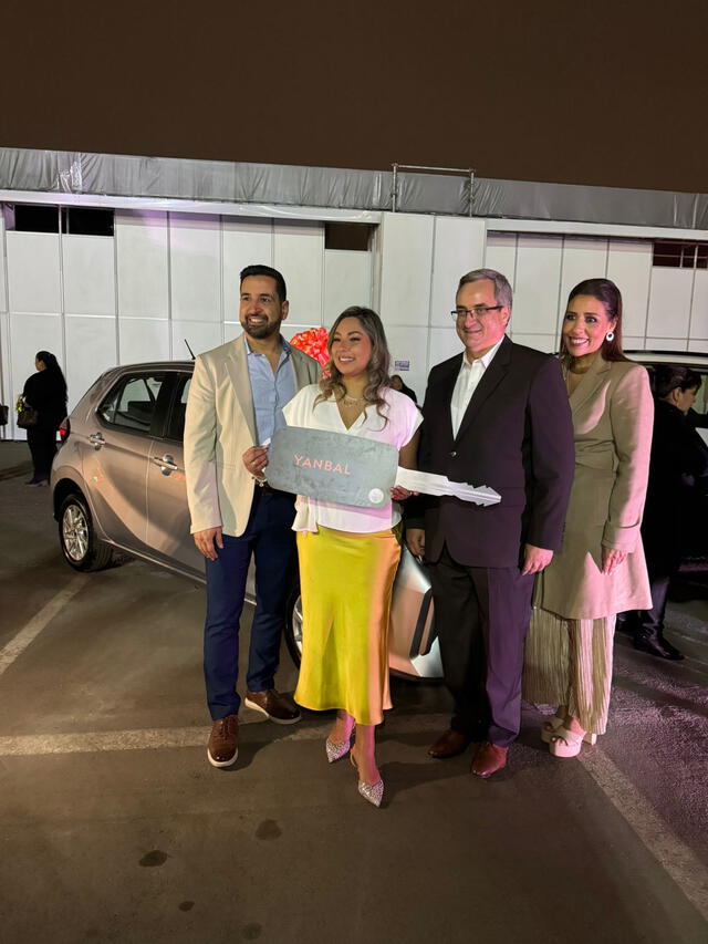  Cuando asumió el rol de directora súper senior, Alexandra Avilés recibió un auto como recompensa a su logro. Foto: Difusión.   