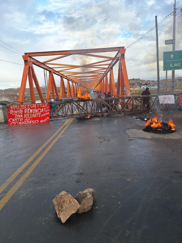  Bloquean puente de Ilave en Puno