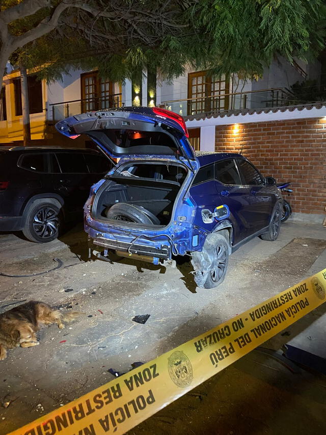 Así quedó el automóvil tras la explosión. Foto: Fiorella Alvarado   