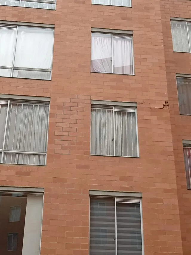 Se reportaron grietas en las paredes de edificios en Cundinamarca. Foto: noticiasCaracol Se reportaron grietas en las paredes de edificios en Cundinamarca. Foto: noticiasCaracol