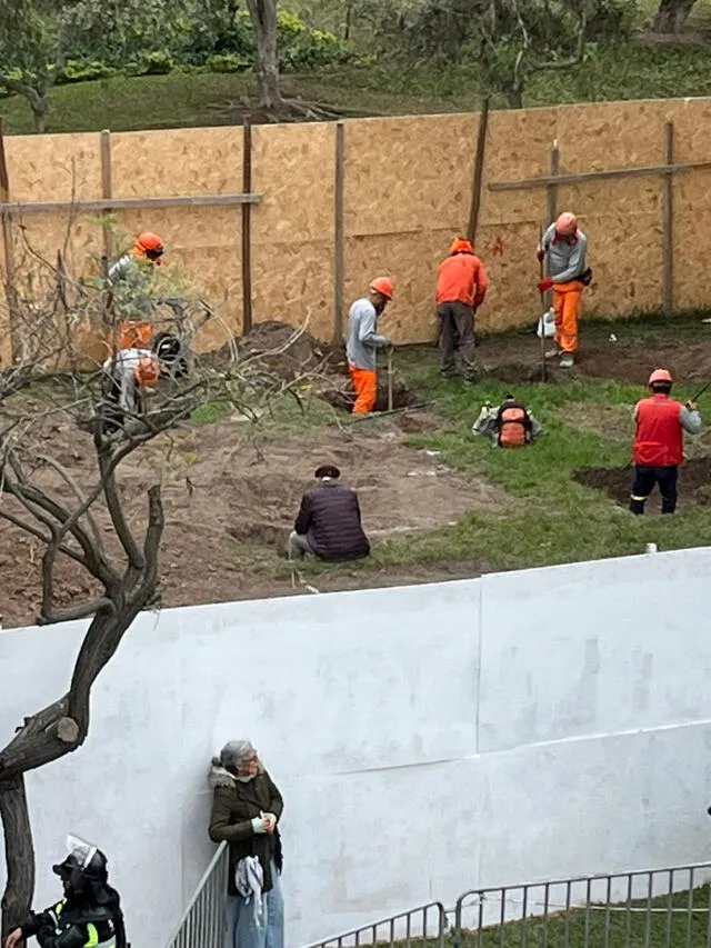  Vecino al interior de la obra en forma de protesta. Foto: Francisco Erazo/La República   