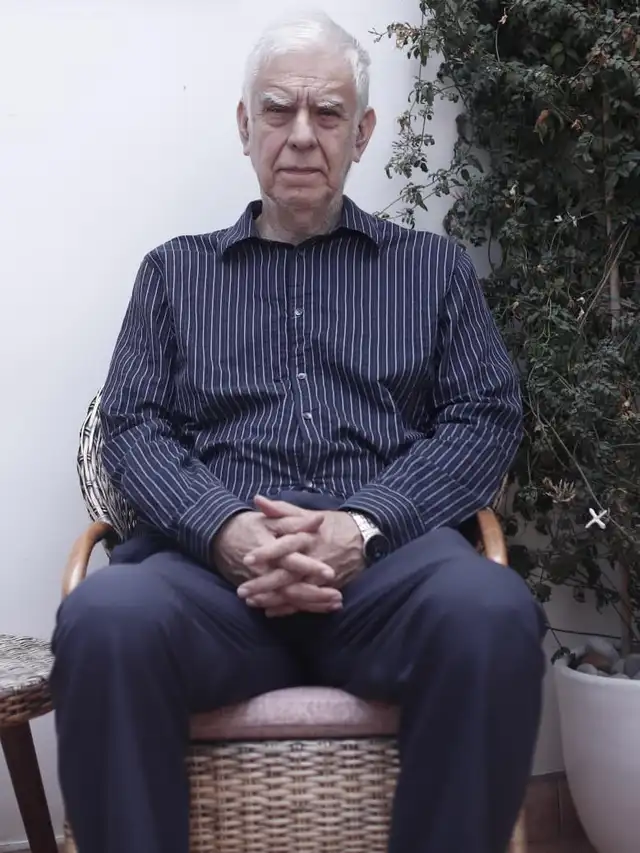 Alonso Cueto: "Muchas veces el lenguaje más denso y más barroco esconde las ideas más simplonas". Foto: Sebastián Blanco. Alonso Cueto: "Muchas veces el lenguaje más denso y más barroco esconde las ideas más simplonas". Foto: Sebastián Blanco.