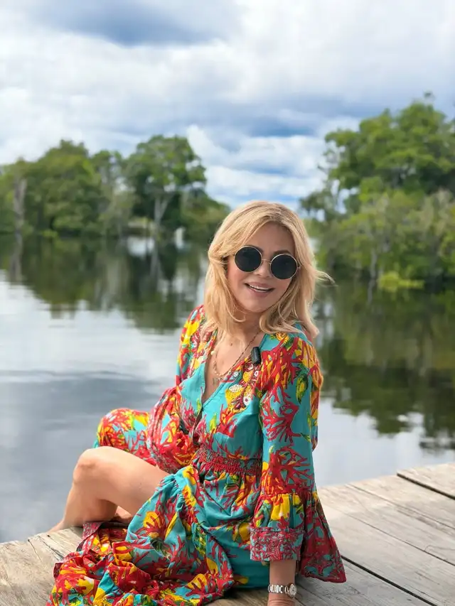 Gisela Valcárcel provocó revuelo en Iquitos, donde viajó para asistir como invitada a concierto del grupo Explosión. Foto: Facebook/Gisela Valcárcel   