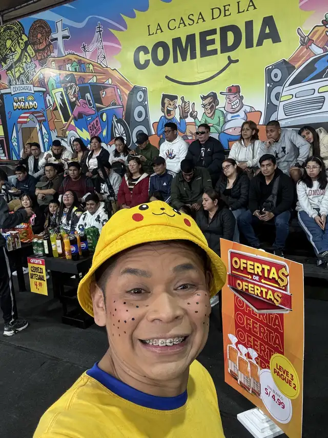 Temis Tapullima, conocido como Sapito, es un cómico ambulante peruano que ha ganado popularidad por su estilo y ha incursionado en la televisión y redes. Temis Tapullima, conocido como Sapito, es un cómico ambulante peruano que ha ganado popularidad por su estilo y ha incursionado en la televisión y redes.