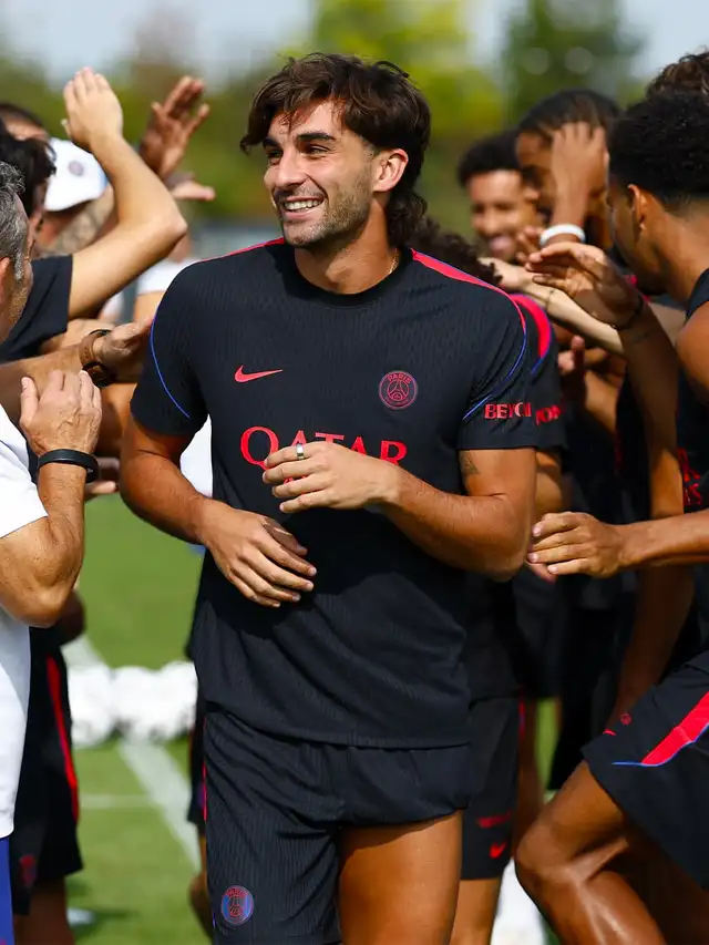 Ferran Torres en su primer entrenamiento con el PSG. Ferran Torres en su primer entrenamiento con el PSG.