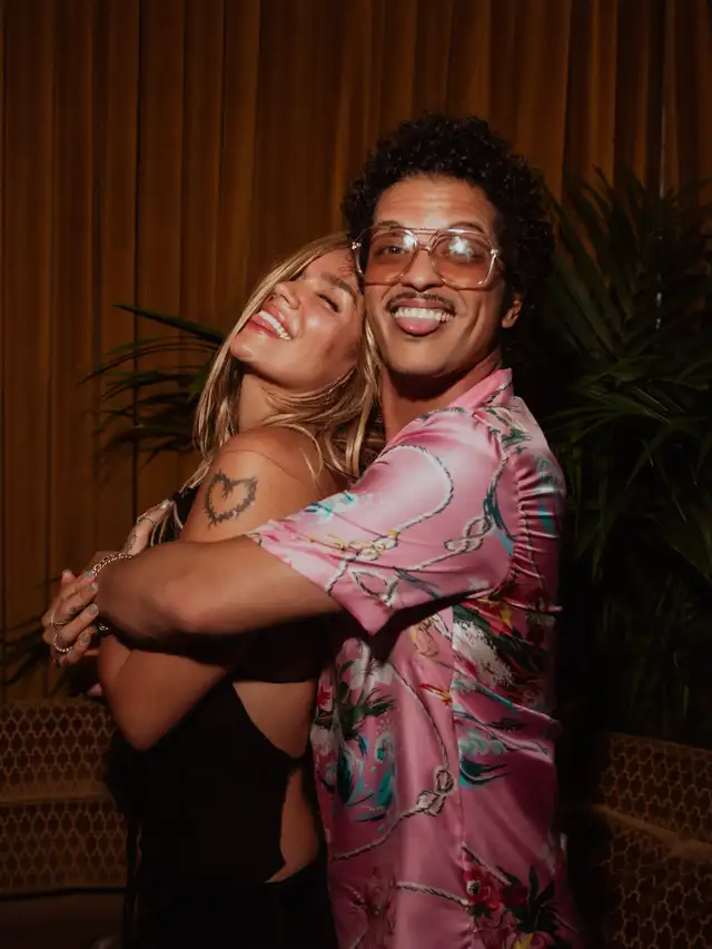 Karol G publicó cariñosas fotos junto a Bruno Mars el 29 de agosto