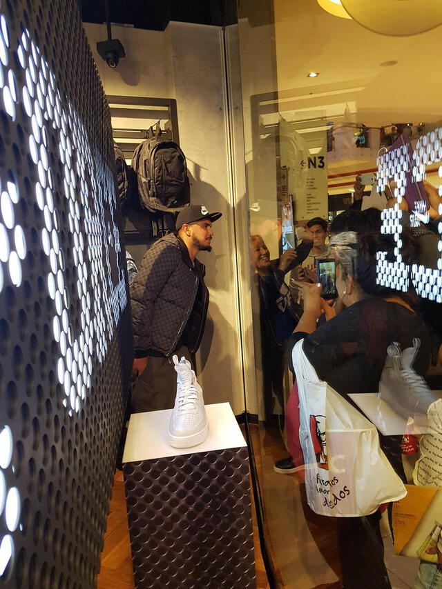 Alondra García Miró alborota inauguración de tienda [FOTOS]
