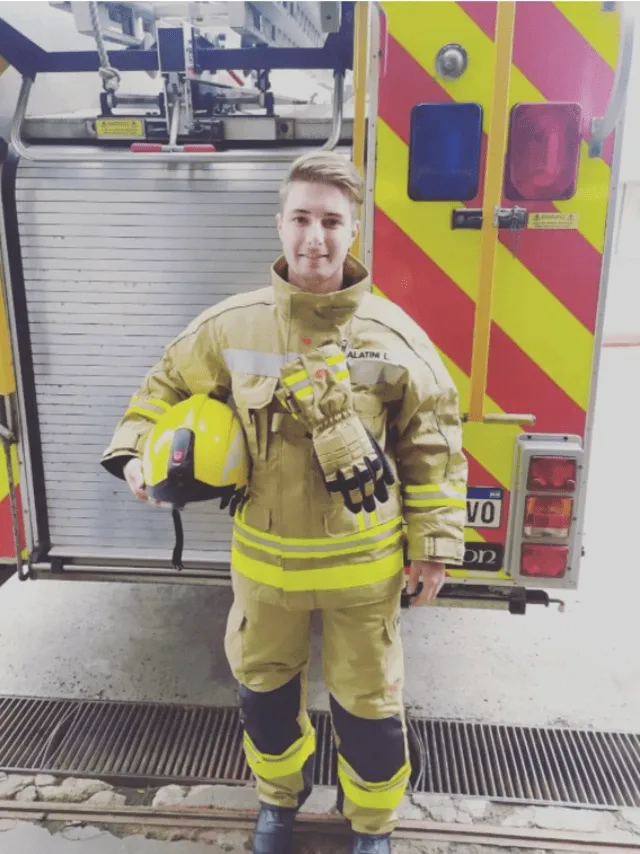 Lucio Malatini tenía 12 años cuando ingresó como aspirante menor al cuartel de bomberos. Foto: Instagram