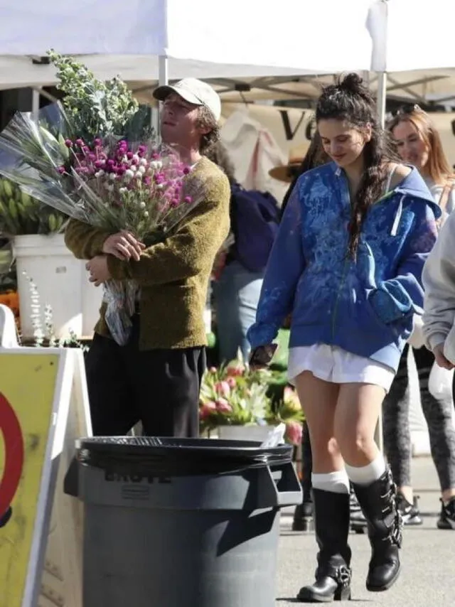 Rosalía y su novio paseando en público. Foto: difusión    