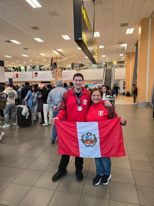  Aarón Huaynata regresando al Perú. Foto: Fedepol   