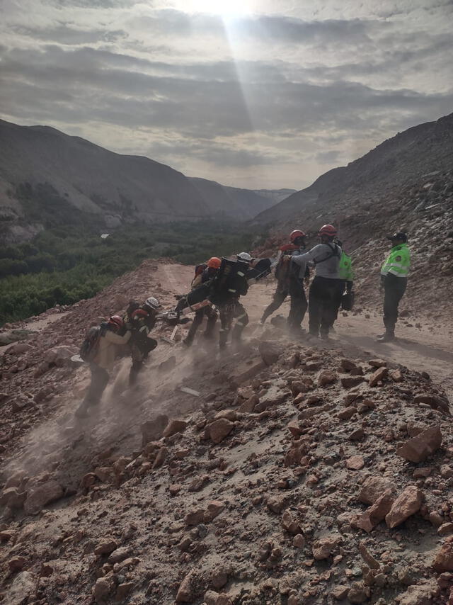 Equipo de rescate trasladó de emergencia a la persona herida producto del accidente. Foto: Leonela Aquino   