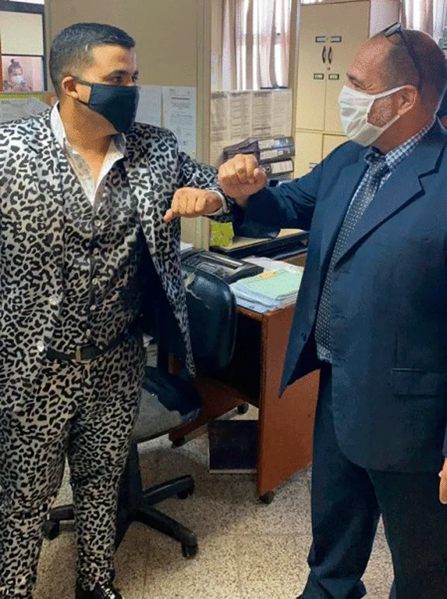 El juez intervino para que el abogado pudiera cumplir con sus labores. Foto: Epa!