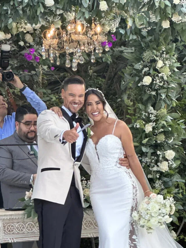 Melissa Paredes y Anthony Aranda sellaron su amor en el altar y se dieron el sí. Foto: Omar Lozano    