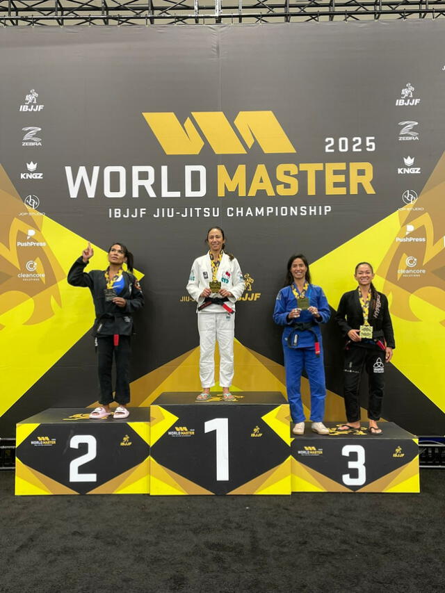 Deborah Gautier en el podio del World Master Championship, organizado por el IBJJF y realizado en Las Vegas.   
