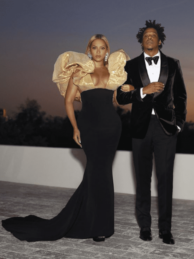 Beyoncé y Jay-Z se hicieron selfies antes de asistir a la ceremonia.