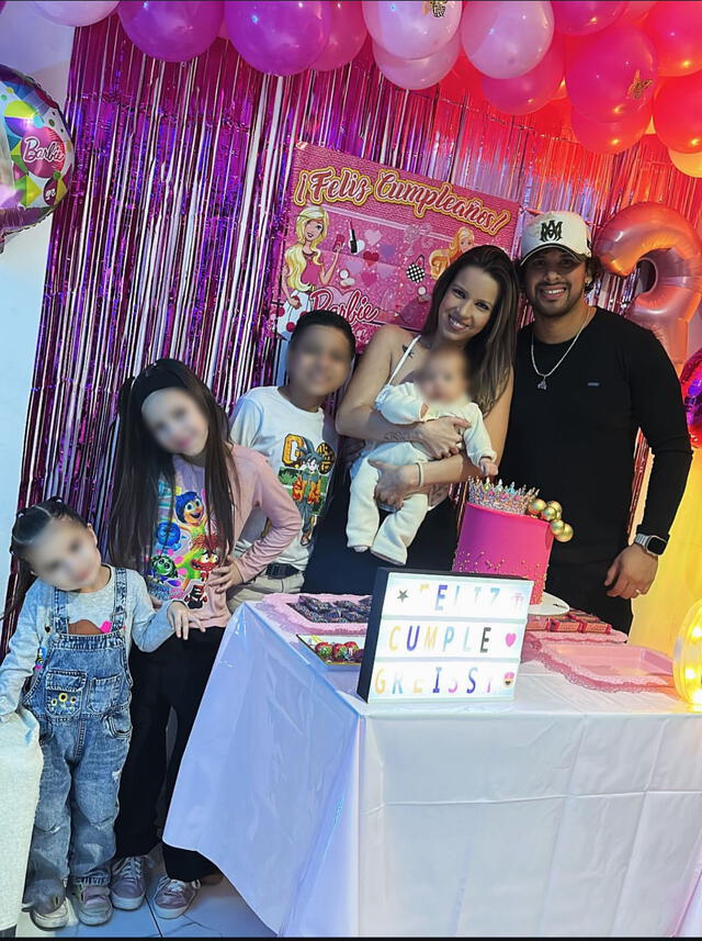  Randol Pastor y Greyssi Ortega celebrando el cumpleaños número 32 de la colombiana, junto a sus 4 hijos. Foto: Instagram.   