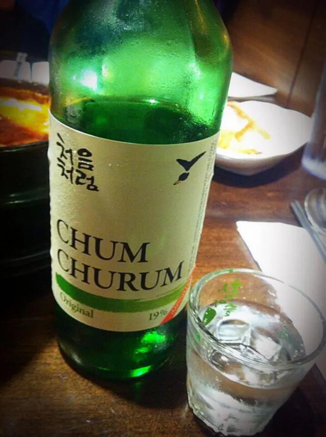 Botella de la bebida más popular de Corea, Soju. Foto: Twitter