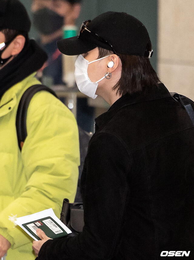 Suga de BTS en ICN (23/12/21). Foto: OSEN