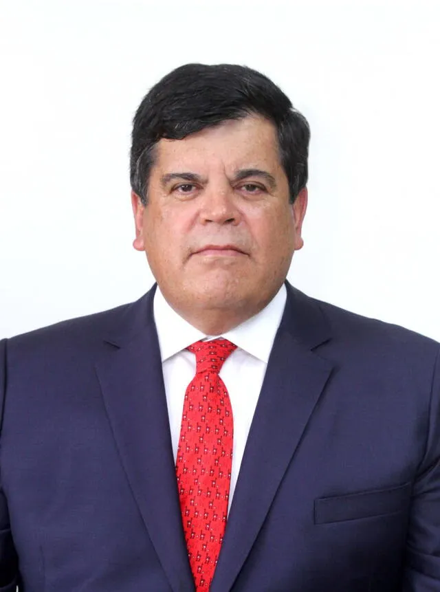  Carlos Paredes es el nuevo presidente de Petroperú