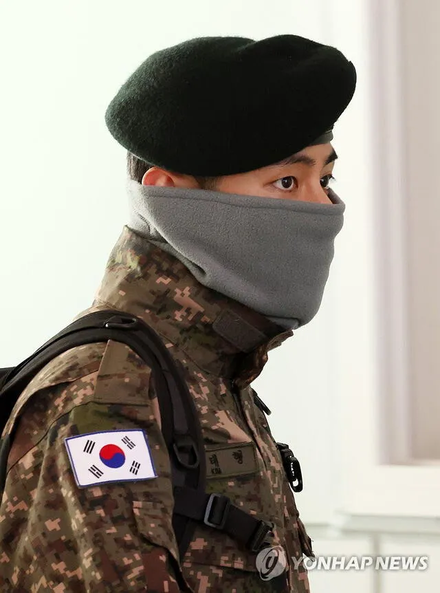  Taehyung con el uniforme del Ejército. Foto: Yonhap News   