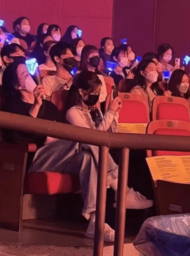Jennie en el concierto de Mino de WINNER. Foto: via jencrubyjane