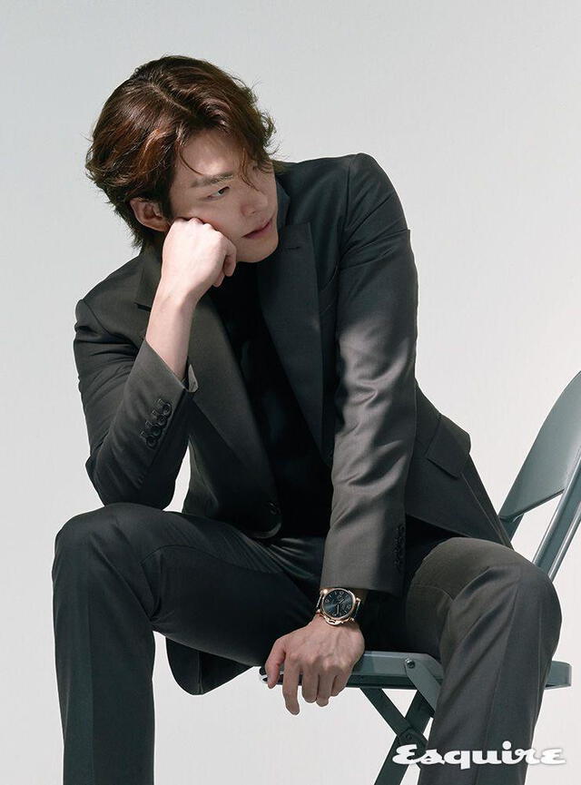 Kim Woo Bin para la revista Esquire Korea. Créditos: Esquire Korea
