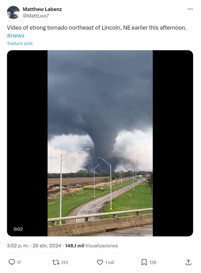 <em>Registro fílmico que documenta la irrupción del tornado en Nebraska. Foto: captura de X</em>   