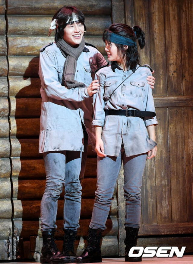 Kang Ha Neul y Lee Tae Eun en el musical Shinheung Military Academy.