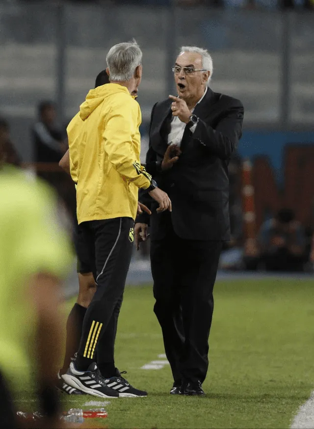 Tiago Nunes y Jorge Fossati discutieron fuertemente en el partido Sporting Cristal vs Universitario de Deportes. Foto: Luis Jiménez/La República   