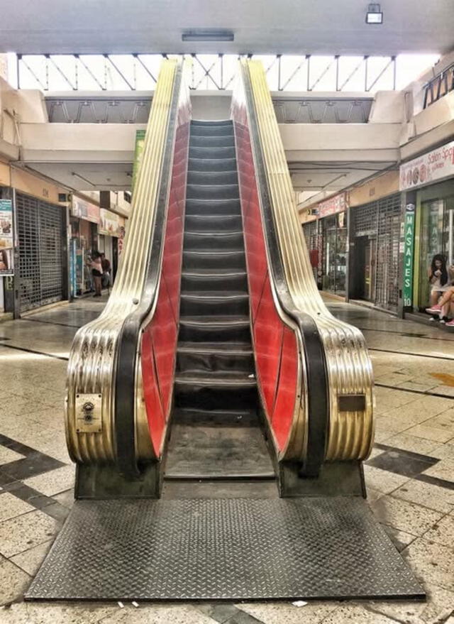  La primera escalera eléctrica del Perú se ubicó en la Galería Boza, inaugurada en 1956. Foto: Vladimir Velásquez.<br><br>    