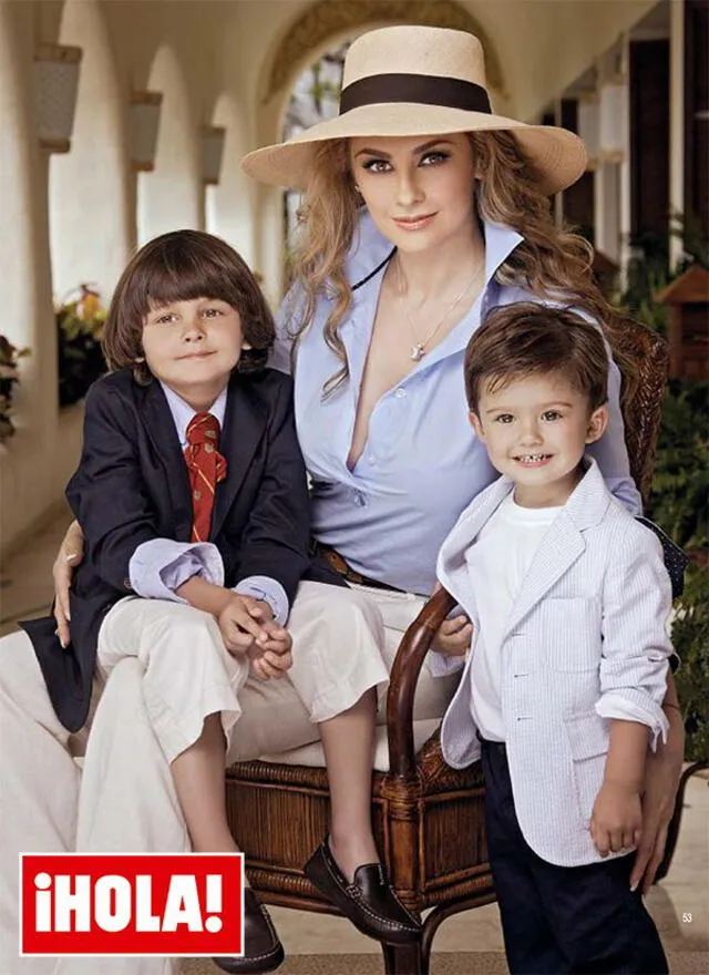 Aracely Arámbula junto a sus hijos Miguel y Daniel en exclusiva para la revista ¡Hola! Foto: ¡Hola!