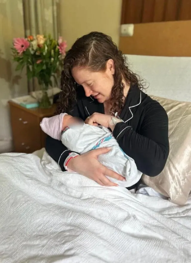  Olivia Jaquith junto a su bebé Quincy. | Facebook | Julia Dunn CBS 6.   