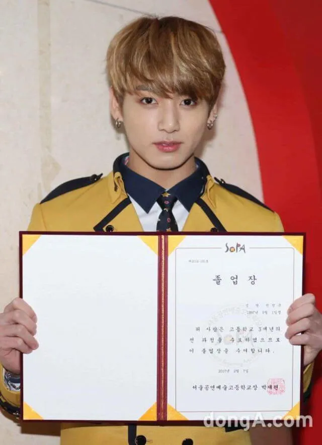 Jungkook en su graduación
