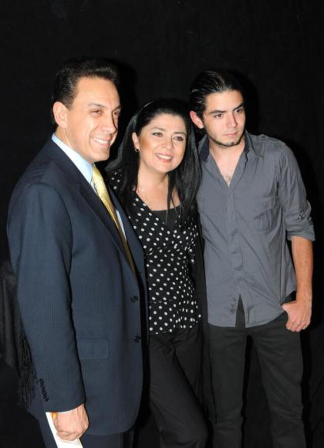 Omar Fayad, Victoria Ruffo y José Eduardo Derbez.