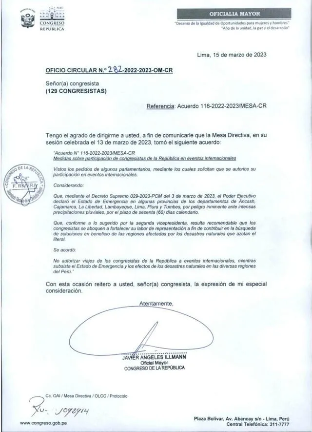 Oficial Mayor del Congreso, Javier Ángeles, informa que no se autoriza a parlamentarios viajar al extranjero. Foto: Congreso 