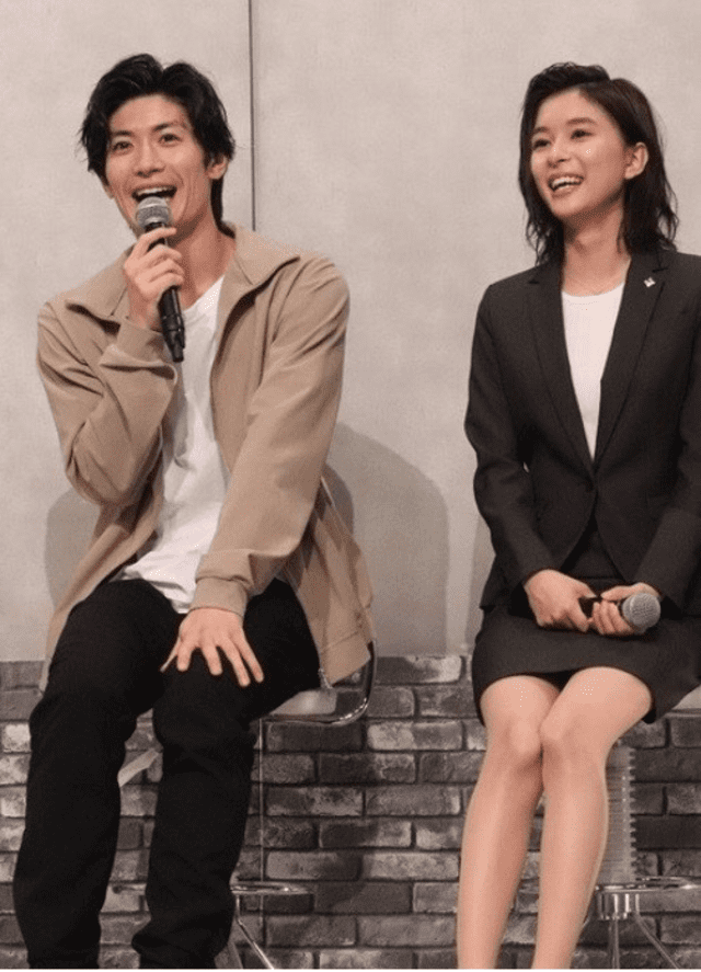 Haruma Miura y Yoshine Kyoko en la conferencia de prensa del jdrama Two Weeks (Fuji TV, 2019). Crédito: Facebook