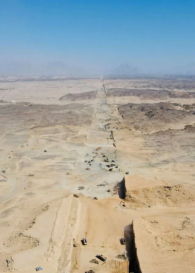 La construcción de la ciudad futurista The Line ya comenzó este año 2022, revelan imágenes de drones. Foto: OT Sky Drone