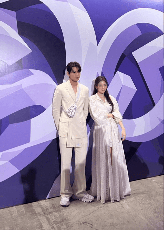 Cha Eunwoo junto a la actriz Han So Hee. Foto: Naver   