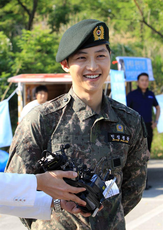 Song Joong Ki cumplió su servicio militar desde 2013 hasta 2015.