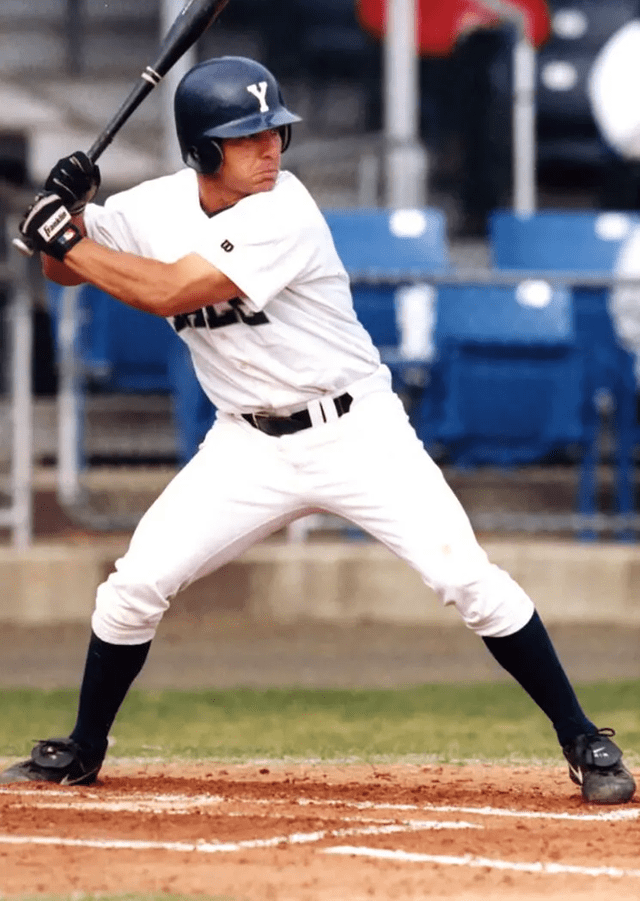 Ron DeSantis jugando para el equipo de béisbol de la Universidad de Yale. Ron DeSantis jugando para el equipo de béisbol de la Universidad de Yale.