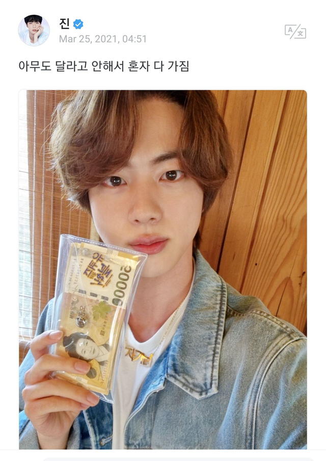 Post de Jin de BTS con el dinero que ganó en You quiz on the block. Foto: Weverse