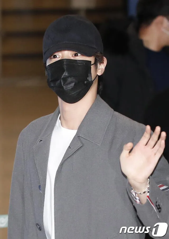 Jin en el aeropuerto ICN de Corea del sur (6 diciembre 2021). Foto: News1